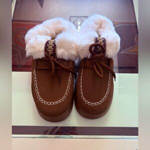 Faux Fur Lined Moccasin Slippers Brown Cozy Winter Shoes Size EU 40 / US 9 New